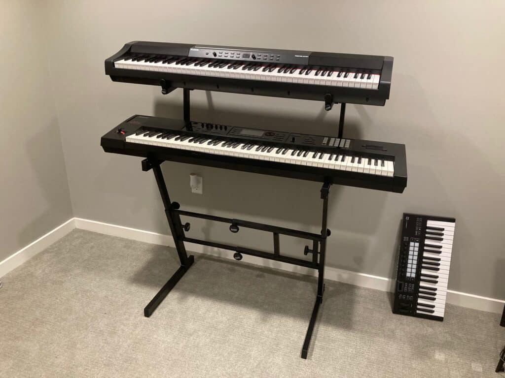 On stage keyboard stand